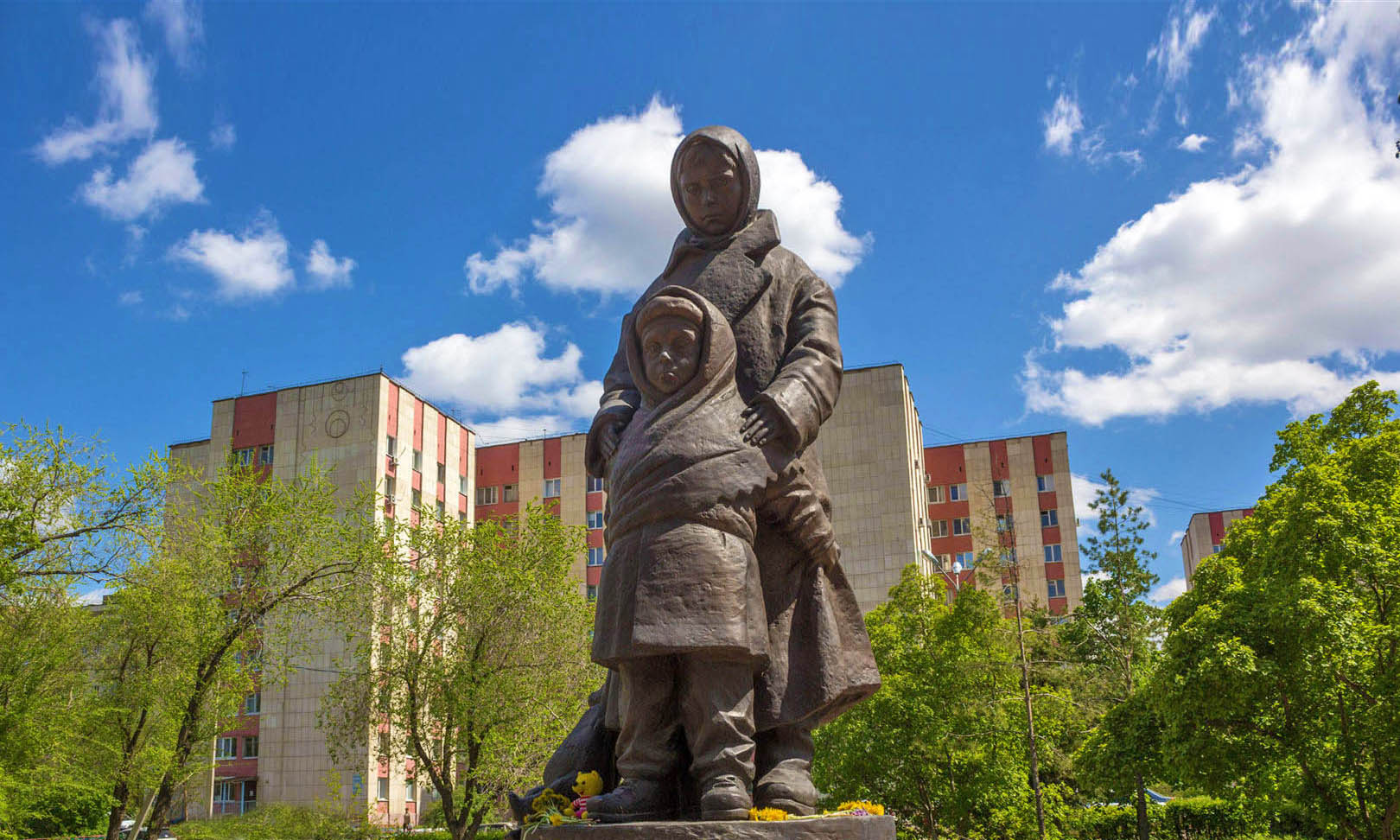 Памятник, посвященный детям войны, открылся в оренбургском парке